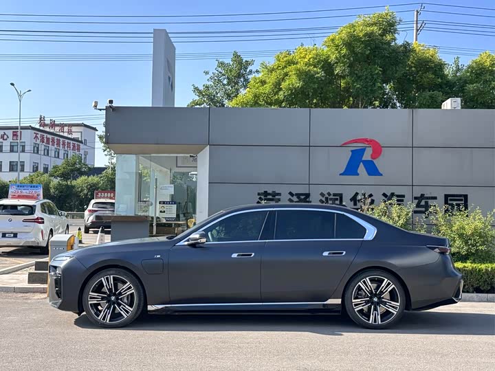 BMW i7, 2025 — фото 3 из 9