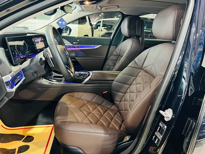 BMW 7 Series, 2023 — фото 2 из 9