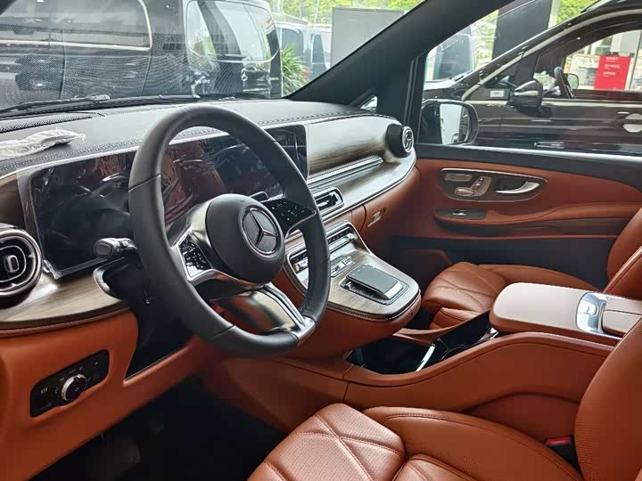 Mercedes-Benz V-Class, 2025 — фото 4 из 9