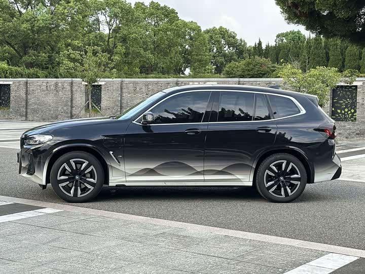 BMW iX3, 2023 — фото 6 из 9