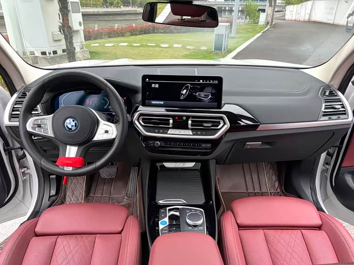BMW iX3, 2023 — фото 6 из 9
