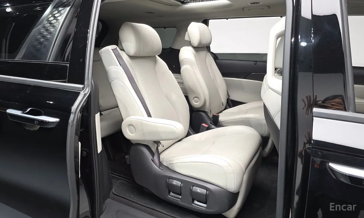 Kia Carnival, 2023 — фото 11 из 12