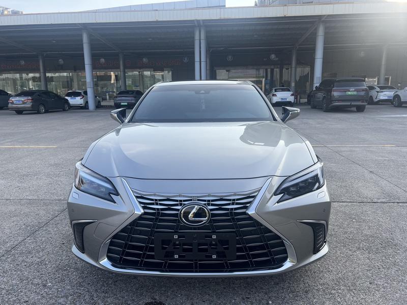 Lexus ES, 2024 — фото 2 из 11