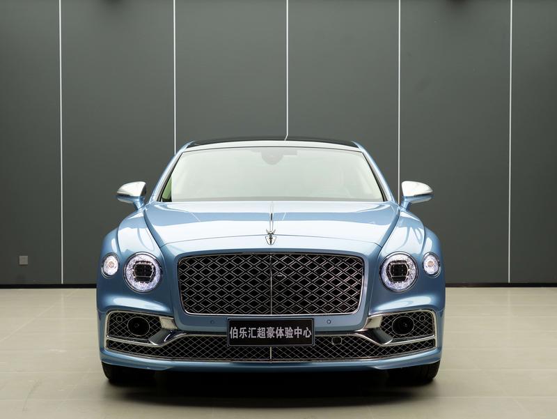 Bentley Flying Spur, 2022 — фото 2 из 11