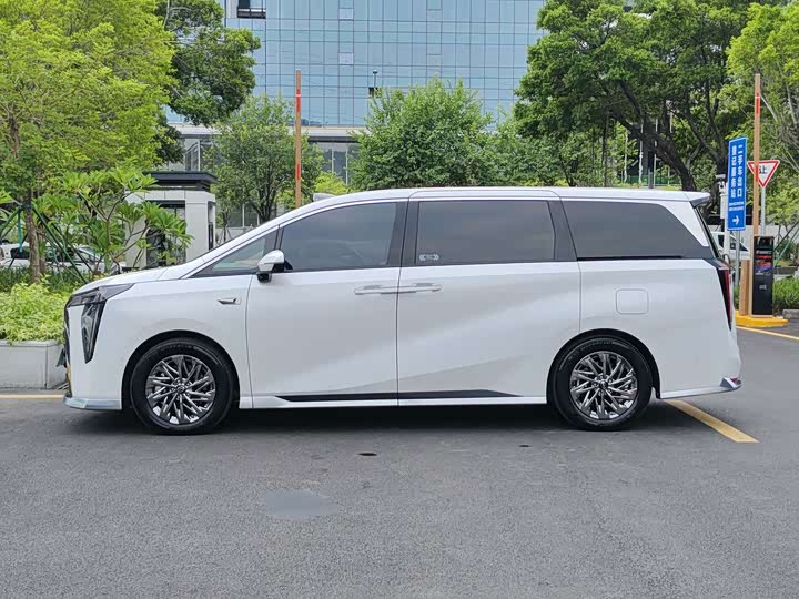 GAC Trumpchi M8 Hybrid, 2025 — фото 4 из 9