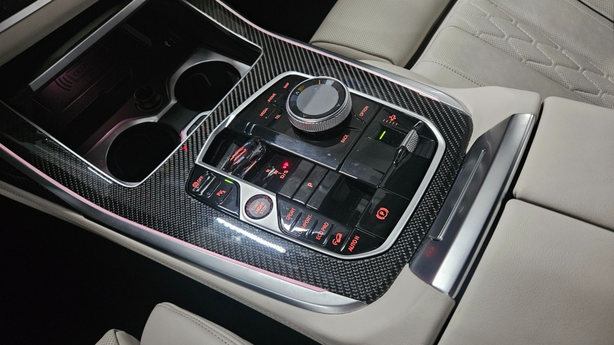 BMW X7, 2025 — фото 8 из 10