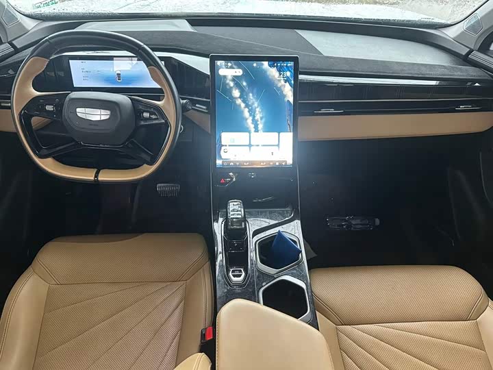 Geely Atlas L, 2023 — фото 7 из 9