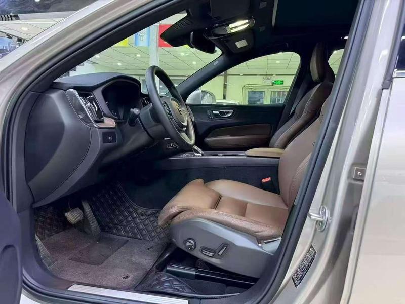 Volvo XC60, 2024 — фото 8 из 10