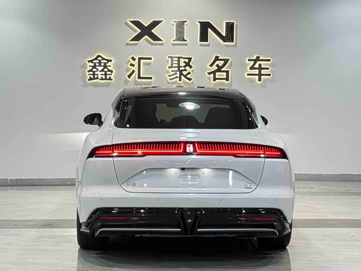 BYD Yangwang U7, 2025 — фото 6 из 9