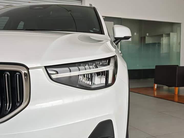 Volvo XC40, 2024 — фото 4 из 9