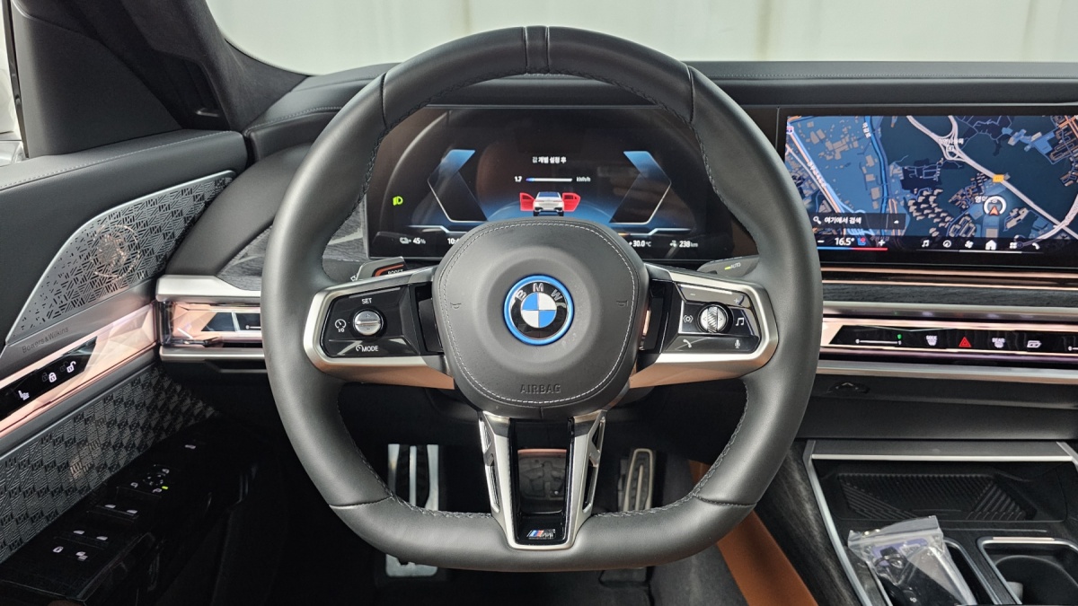 BMW i7, 2023 — фото 12 из 12