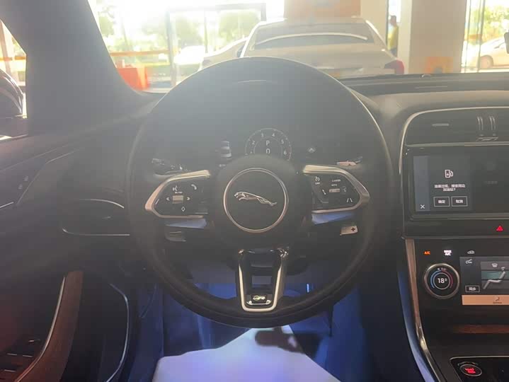 Jaguar XE L, 2024 — фото 3 из 9