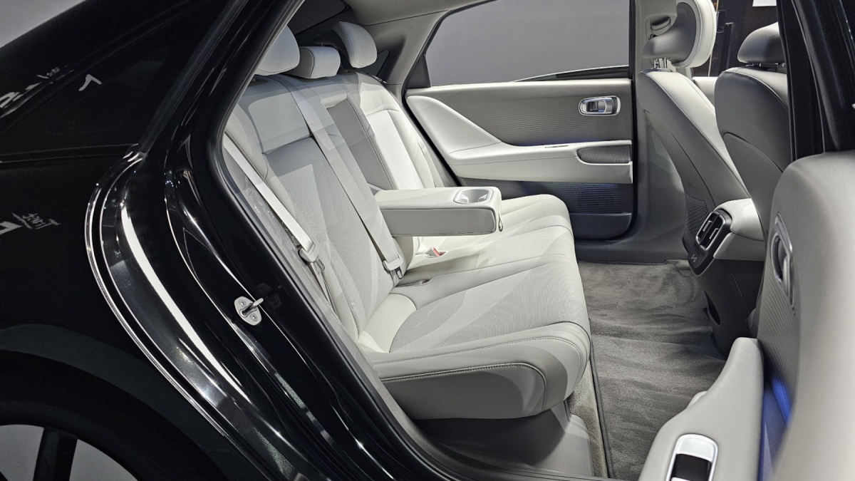 Hyundai Ioniq 6, 2023 — фото 12 из 12