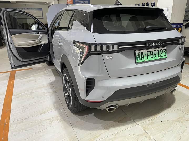 Lynk & Co 06 EM-P Hybrid, 2021 — фото 6 из 9