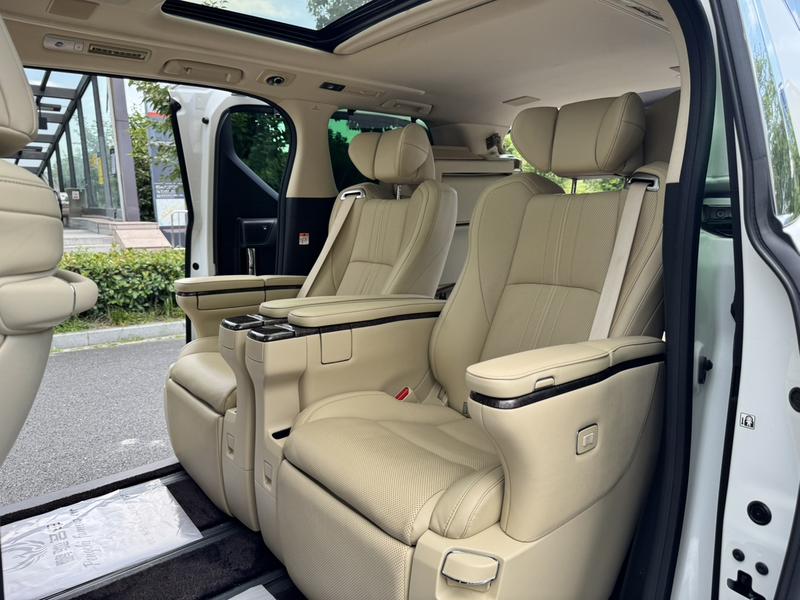 Toyota Alphard, 2022 — фото 11 из 12