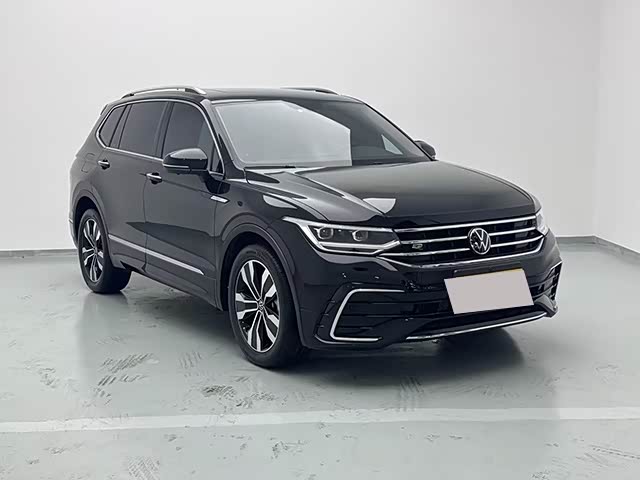 Volkswagen Tiguan L Pro, 2023 — фото 2 из 9