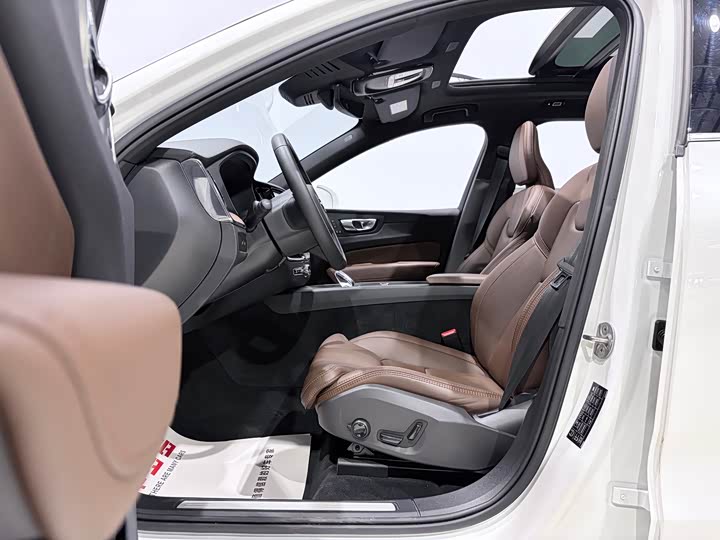 Volvo XC60 Hybrid, 2024 — фото 8 из 9
