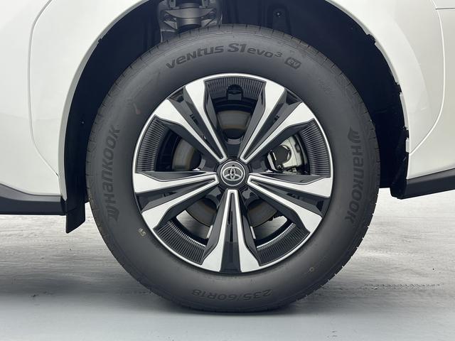 Toyota bZ4X Platinum, 2026 — фото 11 из 12