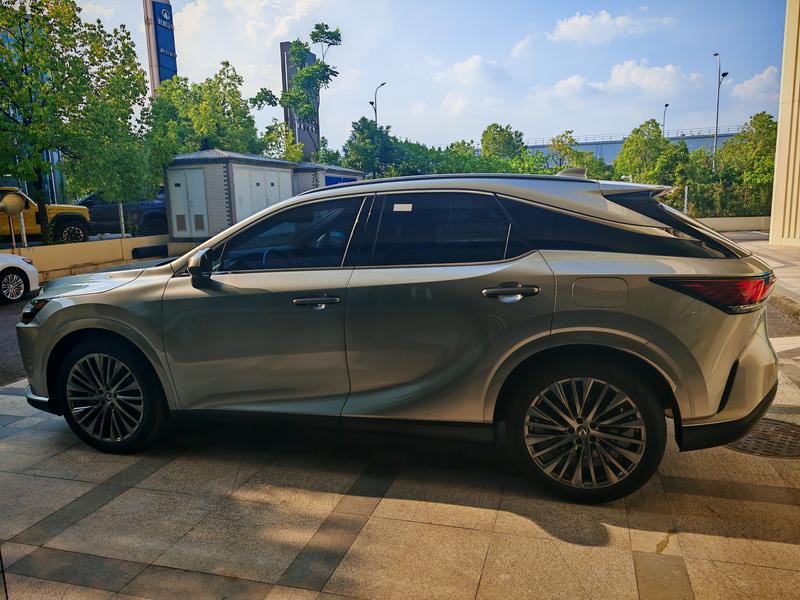 Lexus RX, 2022 — фото 3 из 10