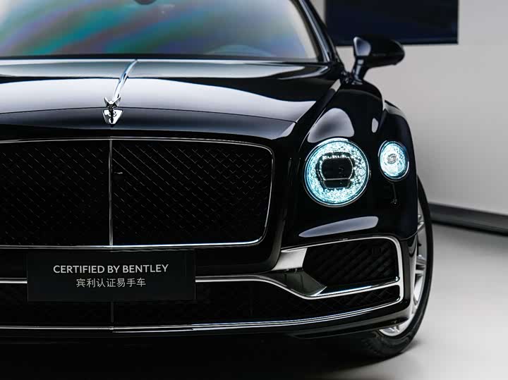 Bentley Flying Spur Hybrid, 2024 — фото 2 из 9