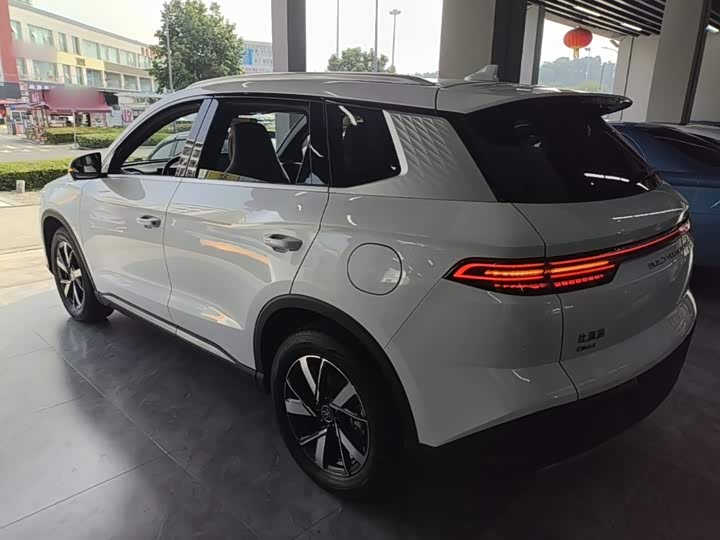 BYD Song Pro Hybrid, 2024 — фото 5 из 9