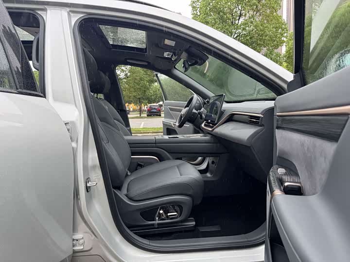 Dongfeng Yipai eπ 008, 2025 — фото 9 из 9