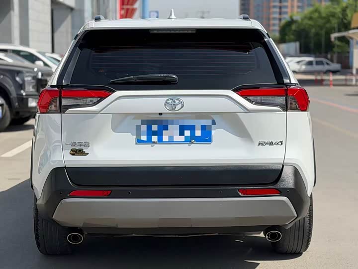 Toyota RAV4, 2023 — фото 3 из 9