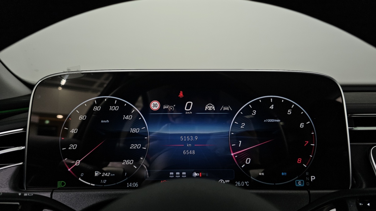 Mercedes-Benz E-Class, 2024 — фото 7 из 12
