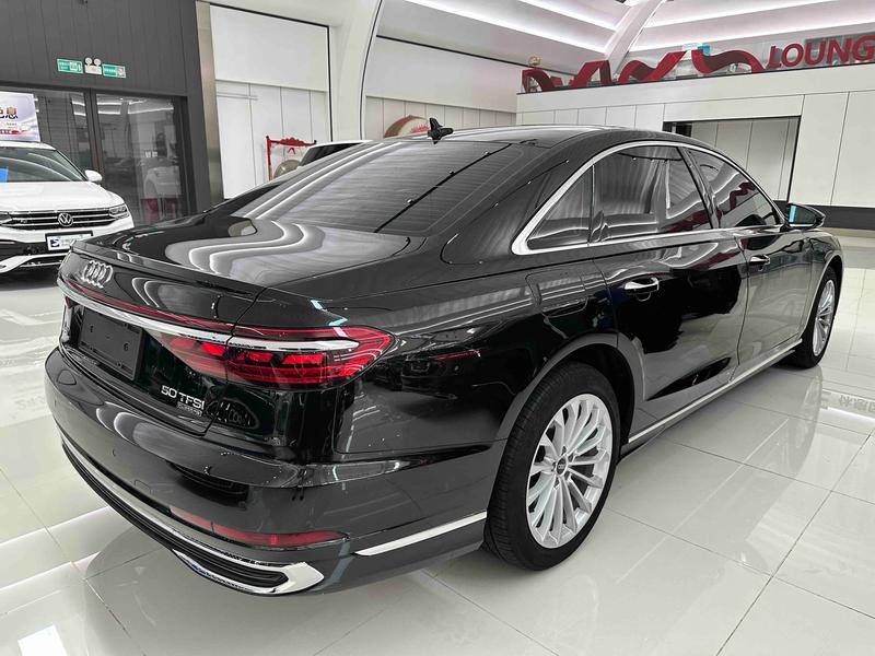 Audi A8, 2023 — фото 4 из 10
