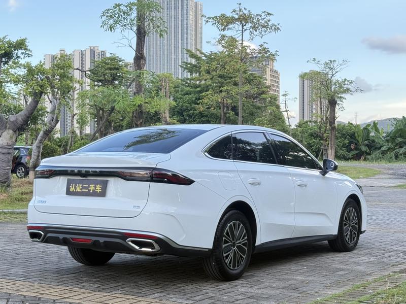 Geely Emgrand, 2025 — фото 7 из 12