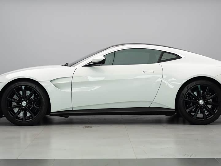 Aston Martin V8 Vantage, 2021 — фото 3 из 9
