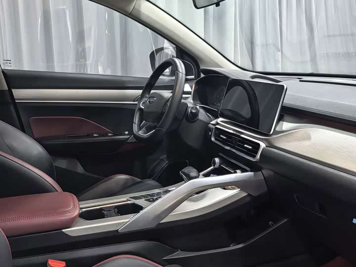 Geely Coolray, 2023 — фото 7 из 9