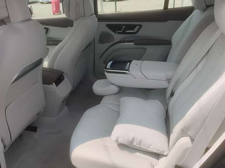 Mercedes-Benz EQS SUV, 2025 — фото 7 из 9