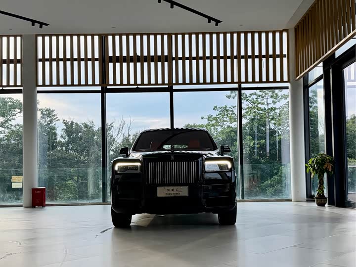 Rolls-Royce Cullinan, 2023 — фото 2 из 9