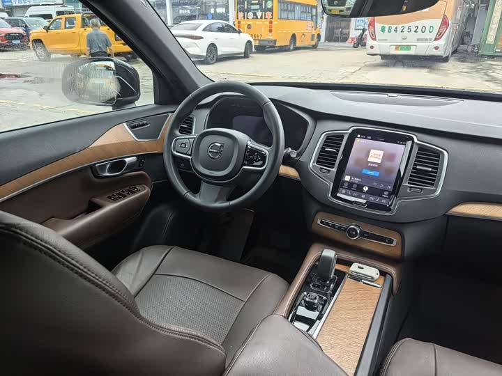 Volvo XC90, 2024 — фото 8 из 9