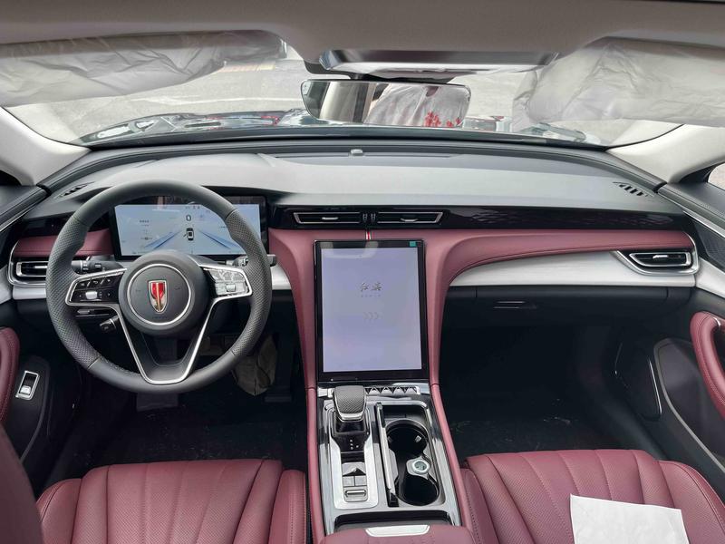 Hongqi H5 Hybrid, 2025 — фото 10 из 12