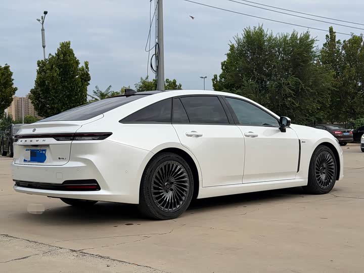 Toyota Crown Sedan, 2025 — фото 3 из 9