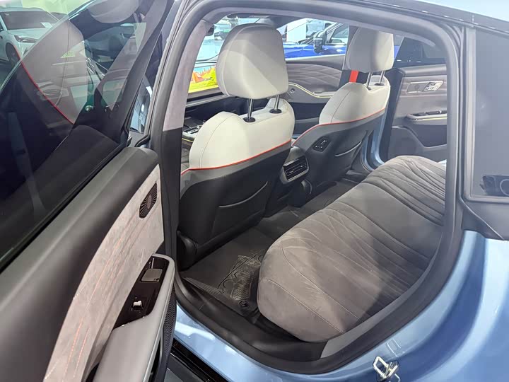 Geely Galaxy E8, 2025 — фото 6 из 9