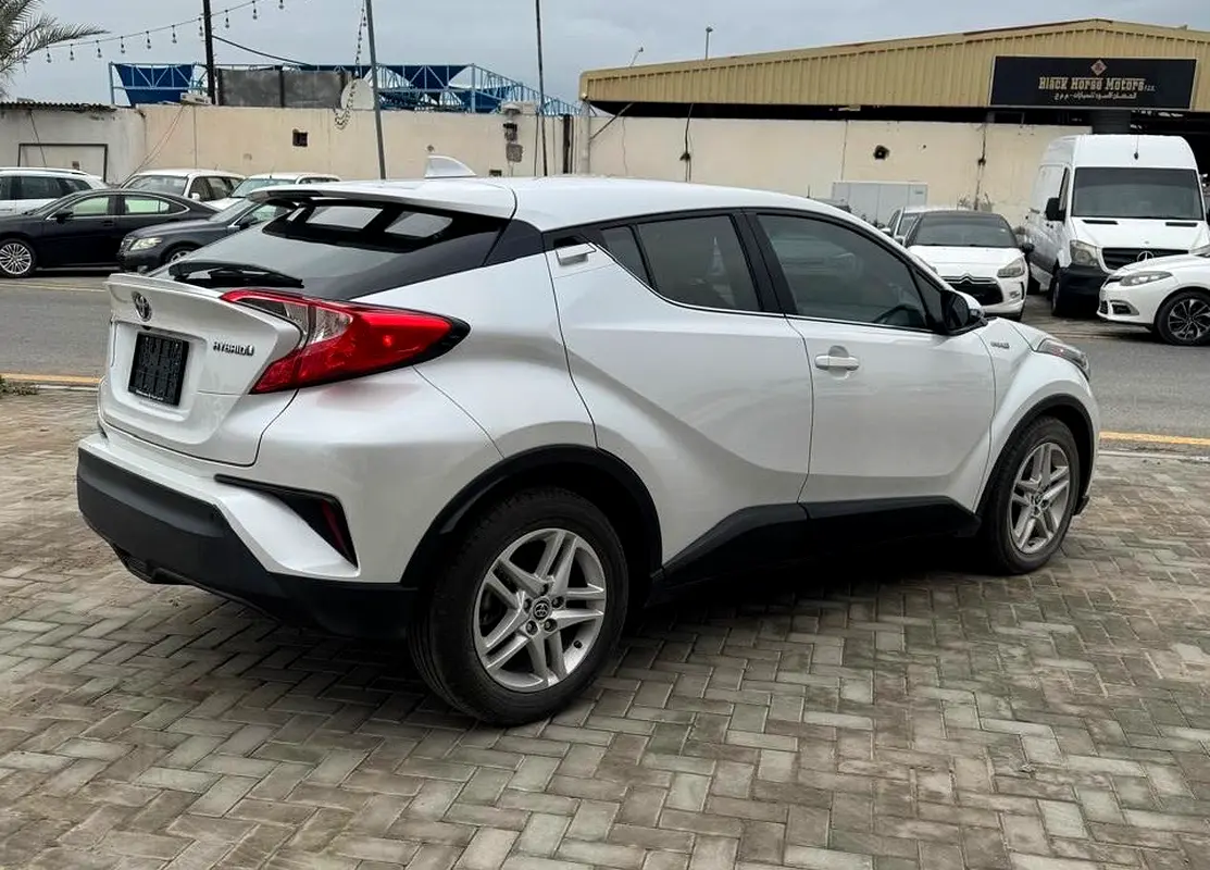 Toyota C-HR, 2023 — фото 5 из 10