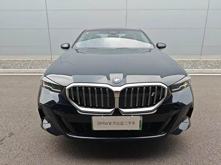 BMW i5, 2025 — фото 2 из 9