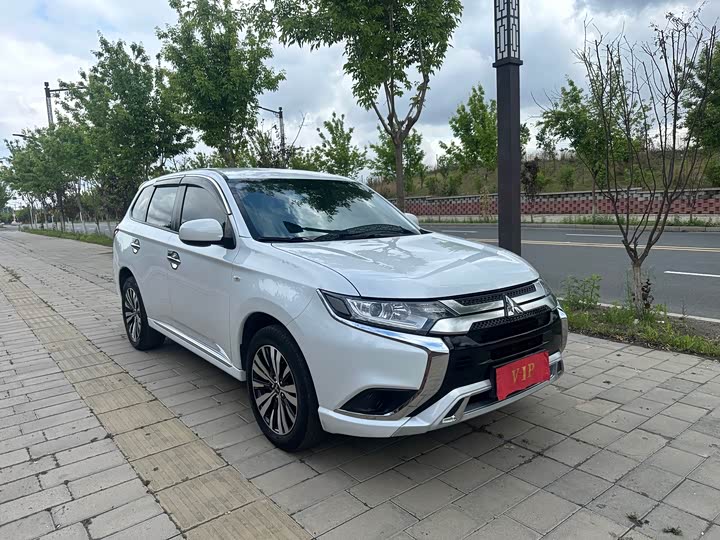 Mitsubishi Outlander, 2022 — фото 3 из 9