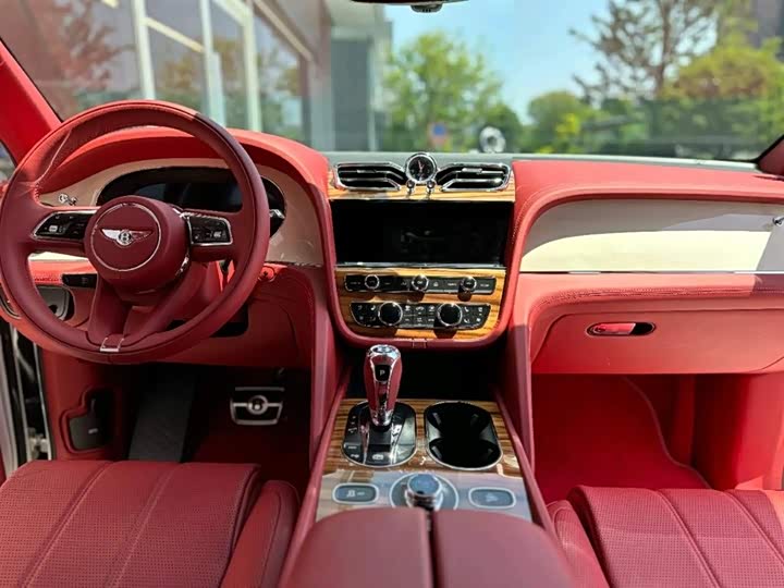Bentley Bentayga, 2023 — фото 7 из 9