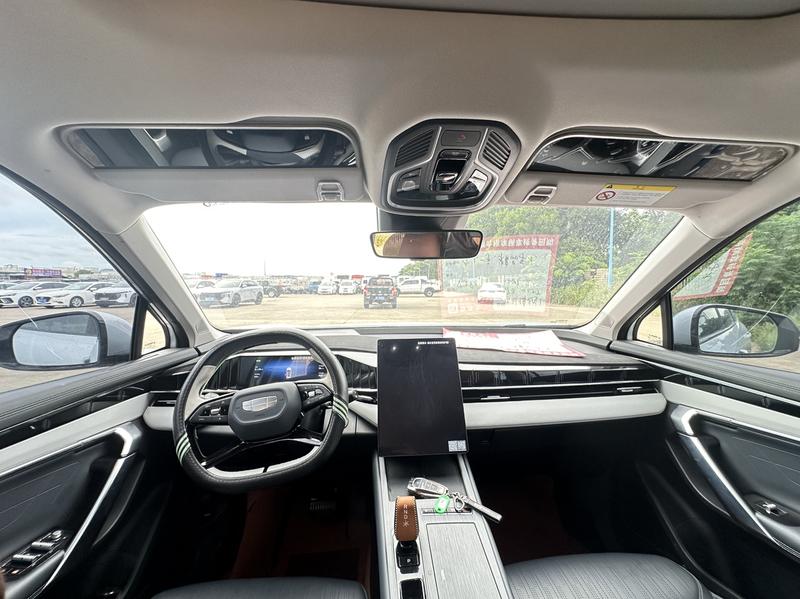 Geely Atlas L, 2025 — фото 7 из 10