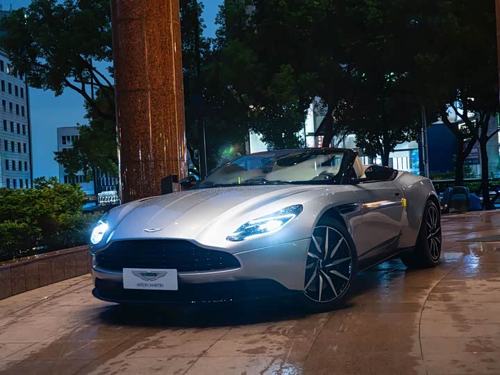 Aston Martin DB11, 2023 — фото 7 из 9