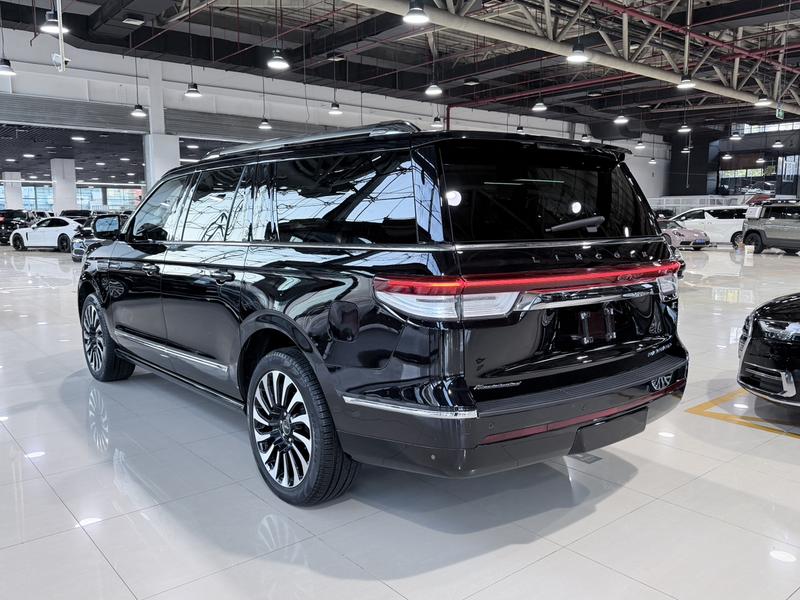 Lincoln Navigator, 2023 — фото 4 из 12