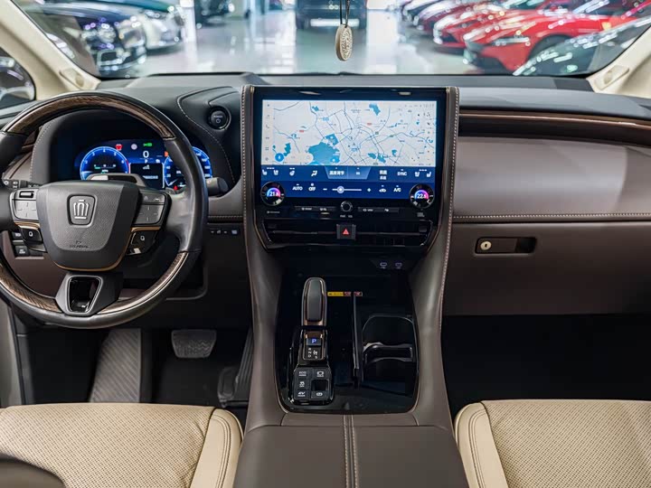 Toyota Vellfire, 2024 — фото 5 из 9