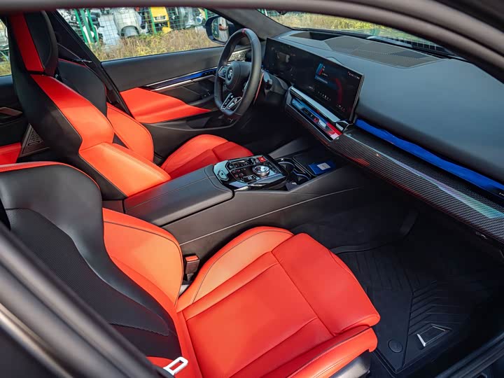 BMW M5 Hybrid, 2025 — фото 9 из 9