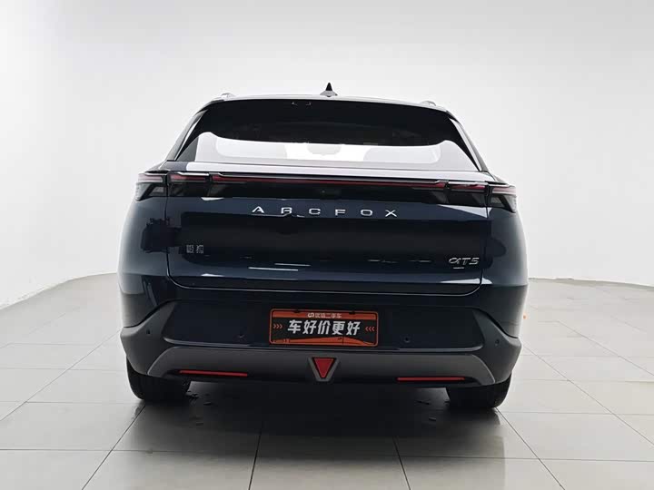 BAIC Arcfox Alpha T5, 2025 — фото 4 из 9