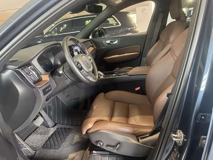 Volvo XC60 Hybrid, 2024 — фото 6 из 9