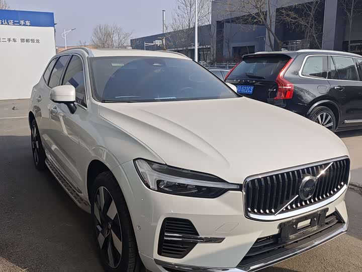 Volvo XC60 Hybrid, 2023 — фото 2 из 9